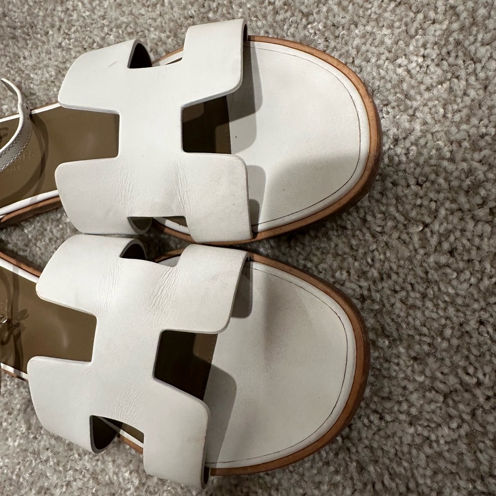 💯 authentic Hermes Santorini sandals in white